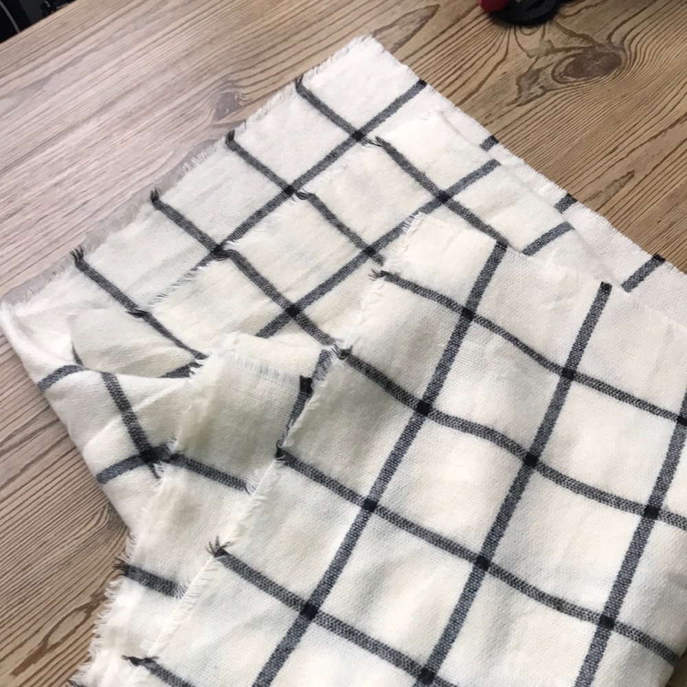 Black and ivory blanket scarf - never worn!